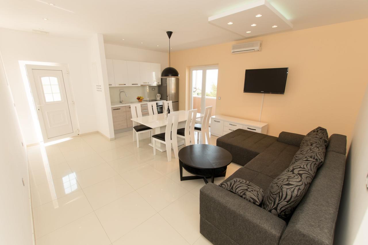 ברלה Matko'S Oasis Apartments מראה חיצוני תמונה